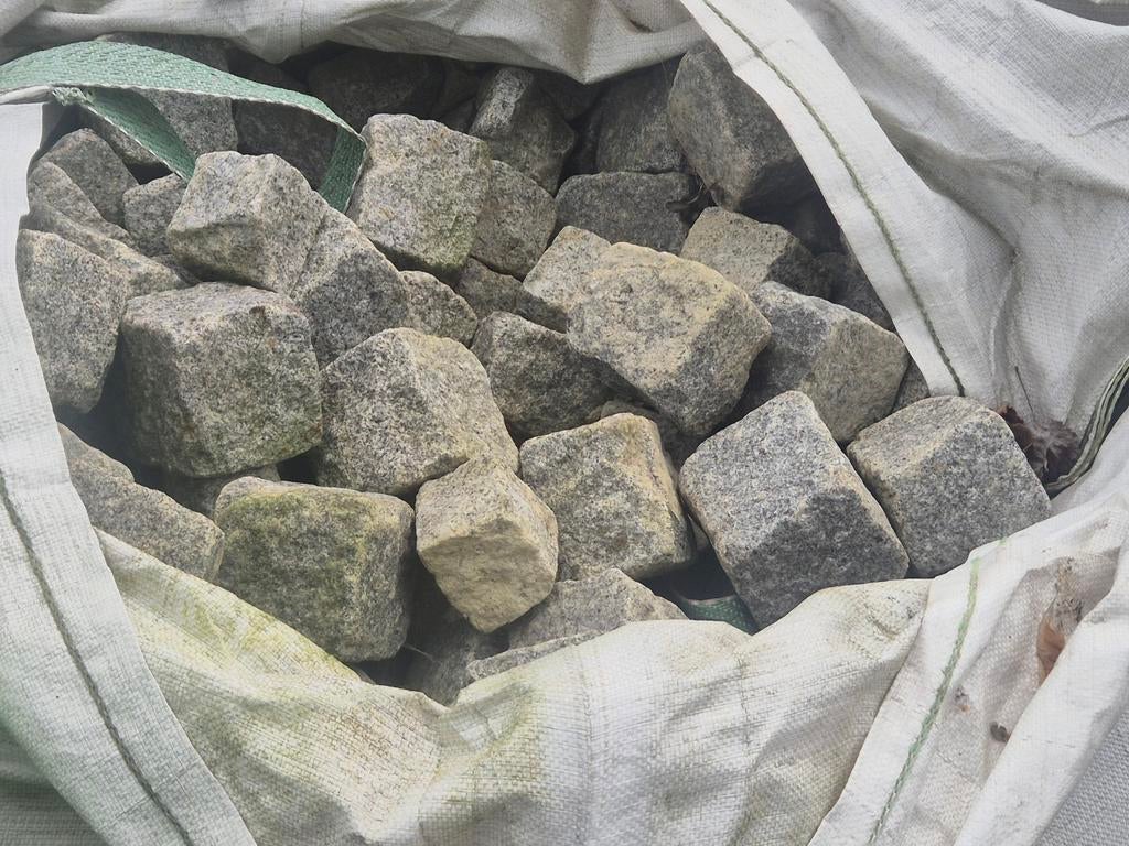 Te koop Portugese graniet kasseien 8 a 10 cm, Tuin en Terras, Ophalen, Zo goed als nieuw