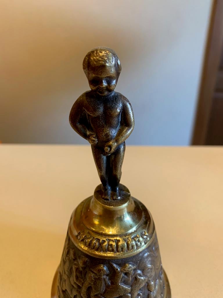 Clochette de table en bronze 1930 Manneken Pis Napoleon, Antiquités & Art, Cuivre