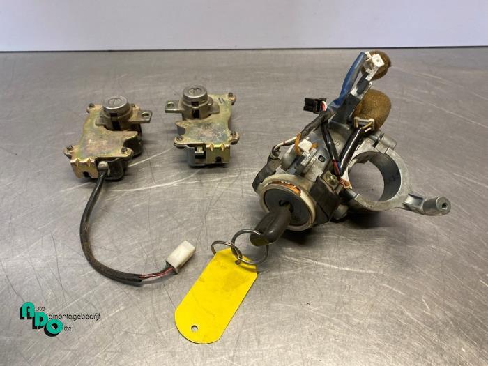Serrure de contact + clé d'un Mitsubishi Pajero (Pajero 00-, -, 3 mois de garantie, Utilisé, Mitsubishi