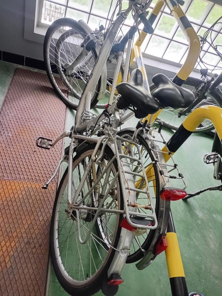 2 fietsen die een klein onderhoud nodig hebben., Ophalen, Alarm, Gebruikt, Combinatieslot