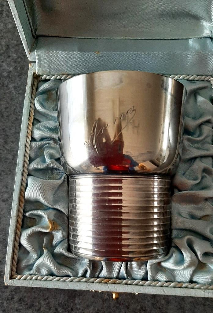 Te koop: Mooi zilveren beker met opschrift "Anne"., Antiek en Kunst, Ophalen