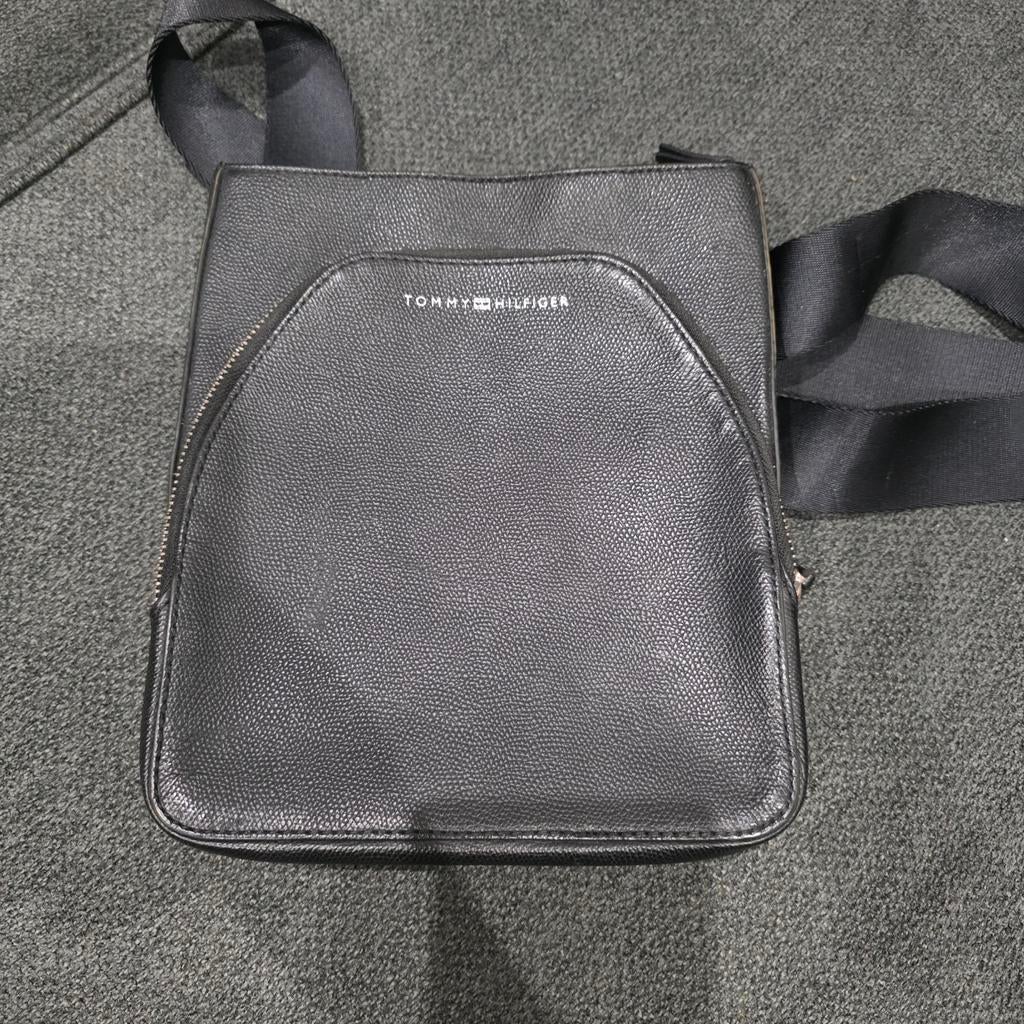 Tommy Hilfiger Zijtas – Marineblauw, Bijoux, Sacs & Beauté, Sacs | Sacs à bandoulière, Comme neuf, Autres marques, Bleu, Cuir