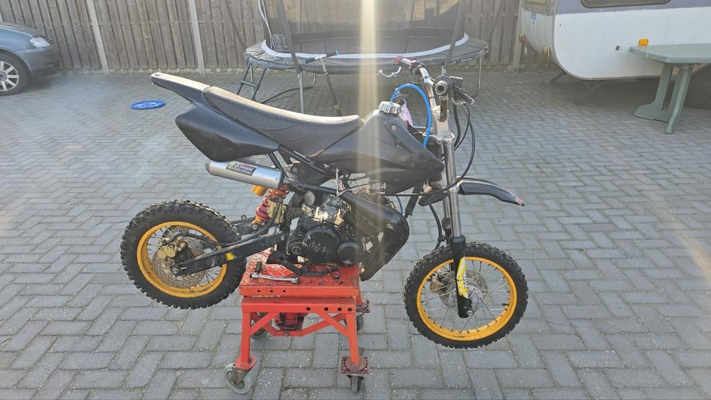 Pitbike yamaha DT 50cc 2 takt opknapper € 500 euro, Fietsen en Brommers, Minibikes, Midibikes en Pitbikes, Ophalen