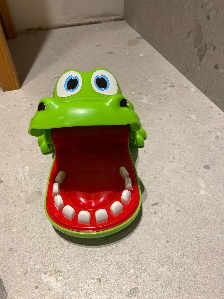 Krokodil met kiespijn, Drie of vier spelers, Ophalen, Gebruikt, Hasbro