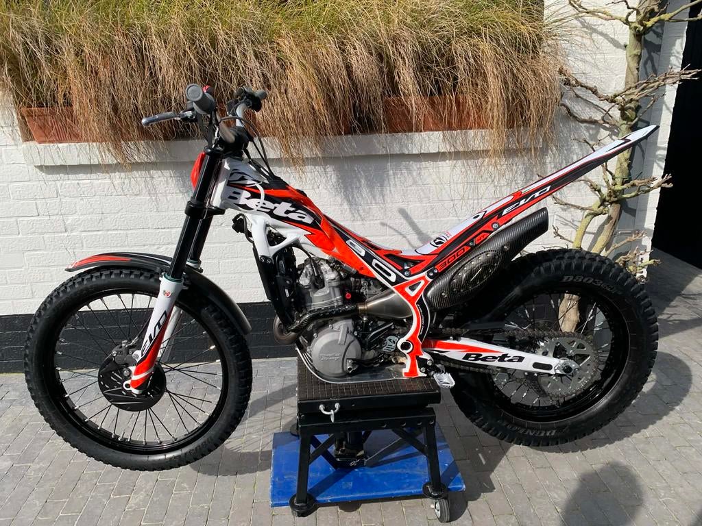 beta trial 4t 300 bj 2020, Ophalen, Zo goed als nieuw