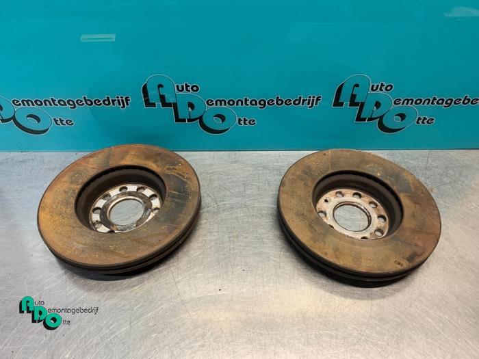 Disque de frein avant d'un Volkswagen Caddy (Caddy 04-), Autos : Pièces & Accessoires, Freins & Transmission, Volkswagen, -, 3 mois de garantie