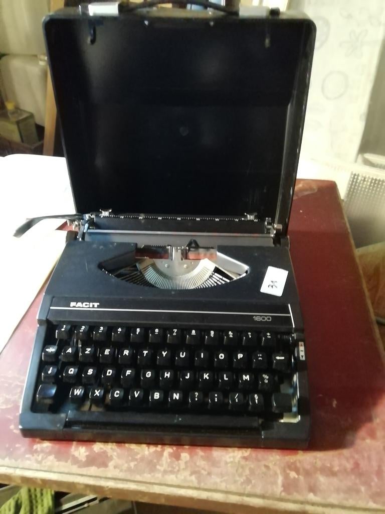 Ancienne machine à ecrire, Collections, Machines | Autre, Utilisé, Enlèvement