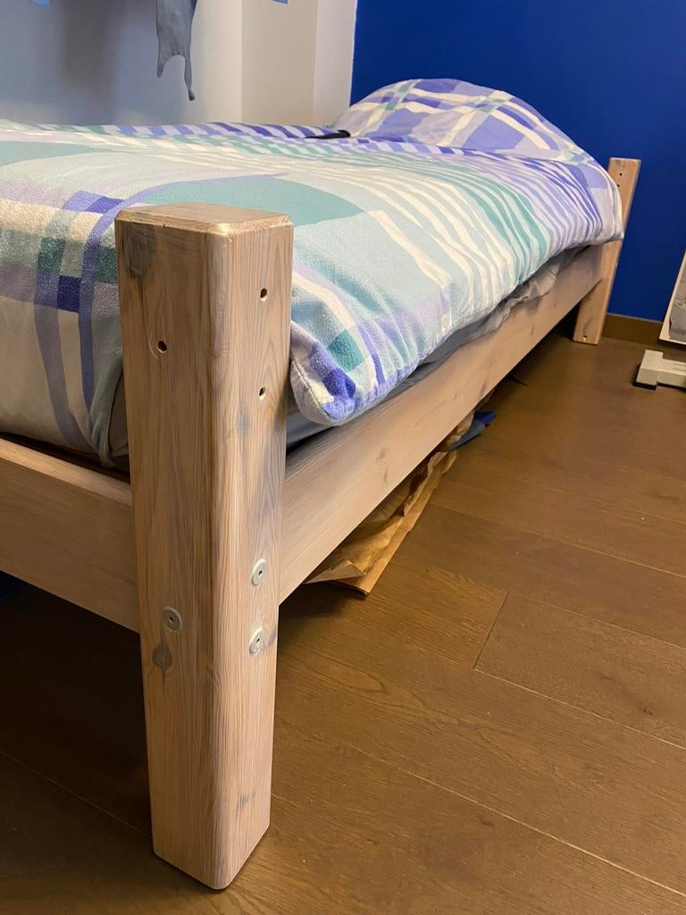 1 persoons bed met elektrisch verstelbare lattenbodem, Huis en Inrichting, Slaapkamer | Bedden, Ophalen, 90 cm, Strak, minimalistisch