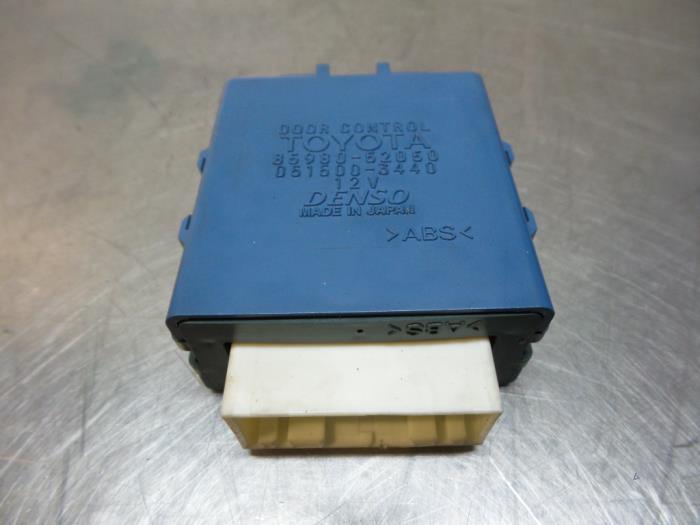 Module verrouillage central des portes d'un Toyota Yaris (Ya, Autos : Pièces & Accessoires, -, 3 mois de garantie, Toyota, Utilisé