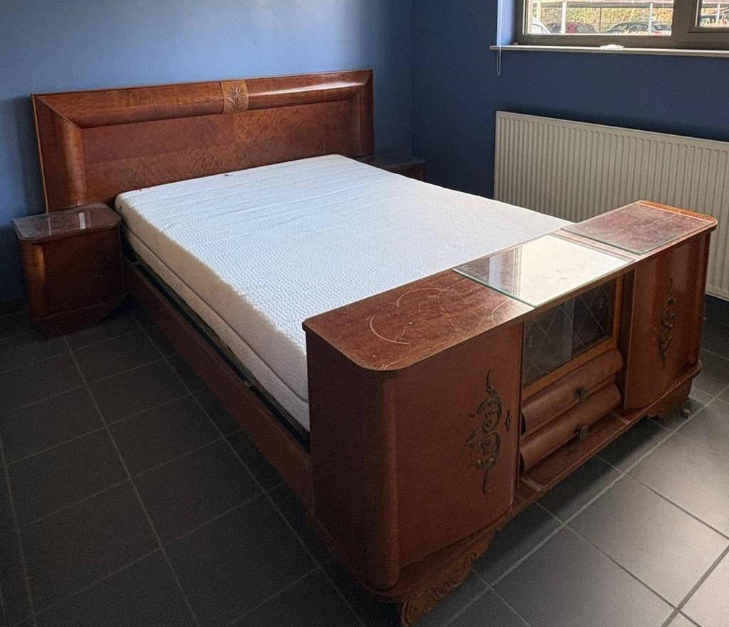 Lit vintage ancien avec miroir, Maison & Meubles, Chambre à coucher | Chambres à coucher complètes, Enlèvement