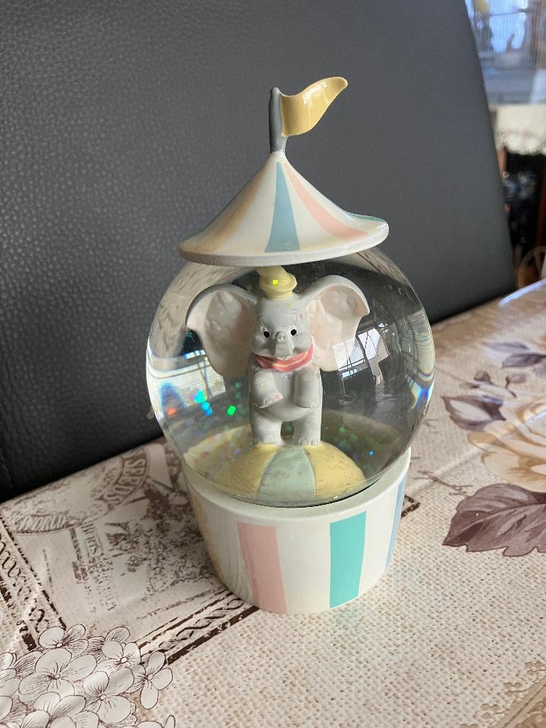 Dumbo ( Dombo ) Disney Snowglobe, Verzamelen, Ophalen of Verzenden, Bambi of Dumbo, Beeldje of Figuurtje