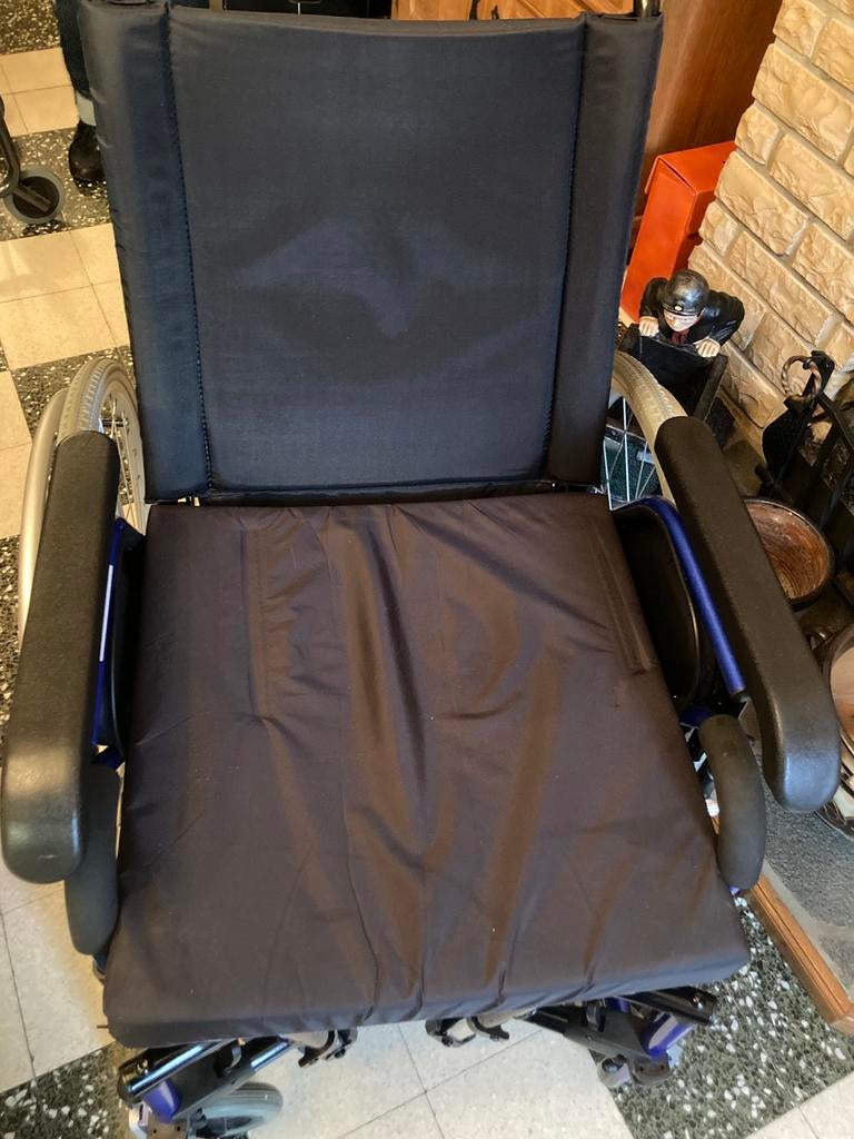 Chaise roulante, Divers, Chaises roulantes, Enlèvement, Comme neuf