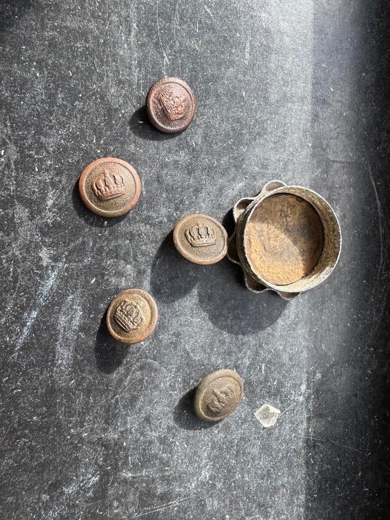 lot de terre des boutons et partie grenade allemand, Collections, Objets militaires | Général, Enlèvement ou Envoi