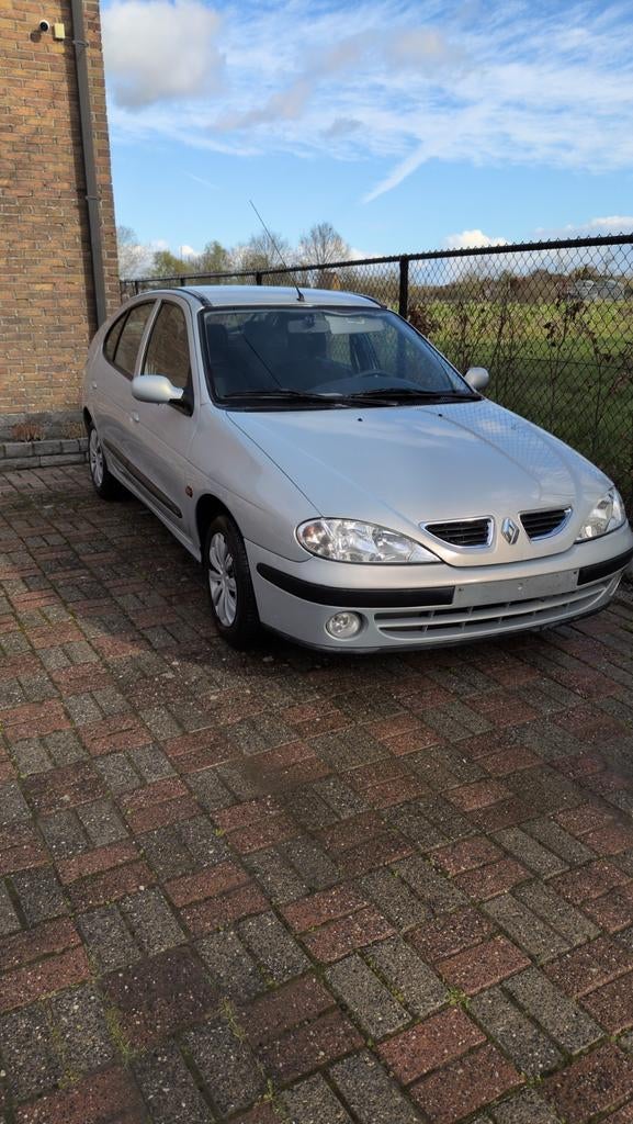 Renault Megane 1.4 benzine 2002 5-deurs alle euro zones

 , Voorwielaandrijving, Handgeschakeld, Euro 4, Zilver of Grijs