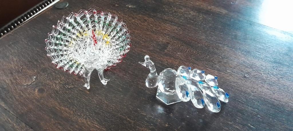 Gekleurde pauw, siervogels kristallen beeldjes, Collections, Porcelaine, Cristal & Couverts, Enlèvement, Statue(s)