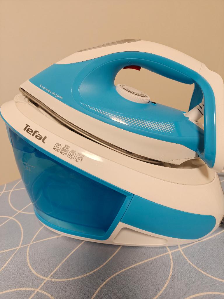 Tefal Strijkijzer Stoomgenerator - Express Airglide SV8002, Elektronische apparatuur, Strijkijzers en Strijkplanken, Ophalen, Zo goed als nieuw