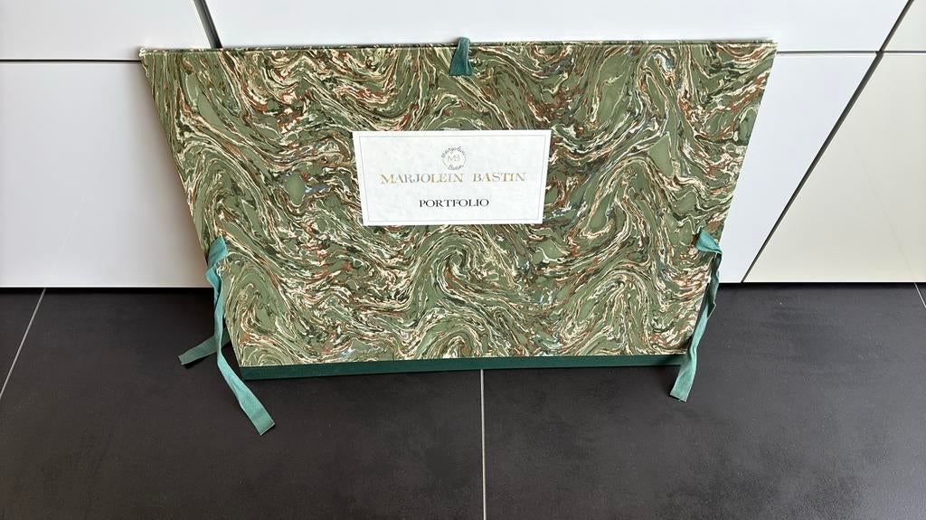 Marjolein Bastin set de 4 lithographies numéro 351/1000, Enlèvement