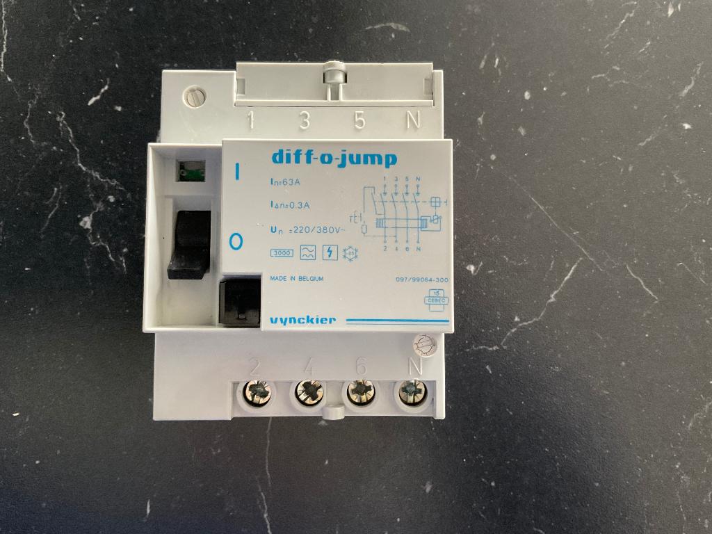 Differentielautomaat, Bricolage & Construction, Électricité & Câbles, Enlèvement, Comme neuf