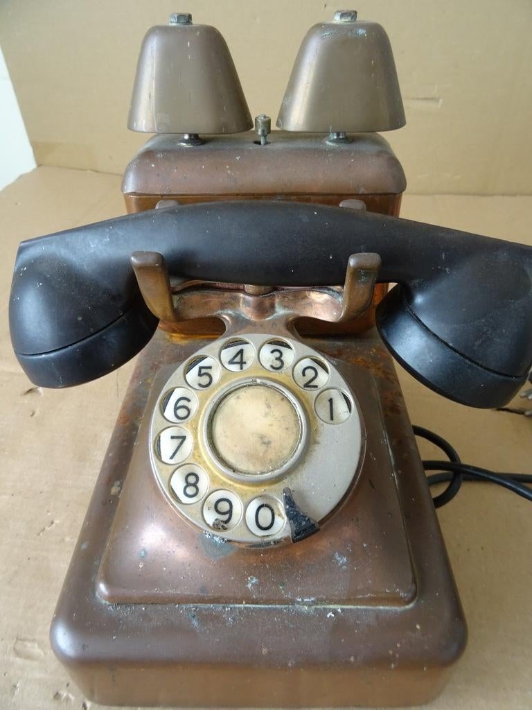Téléphone ancien en cuivre téléphone vintage téléphone 1930, Antiquités & Art, Curiosités & Brocante, Enlèvement ou Envoi