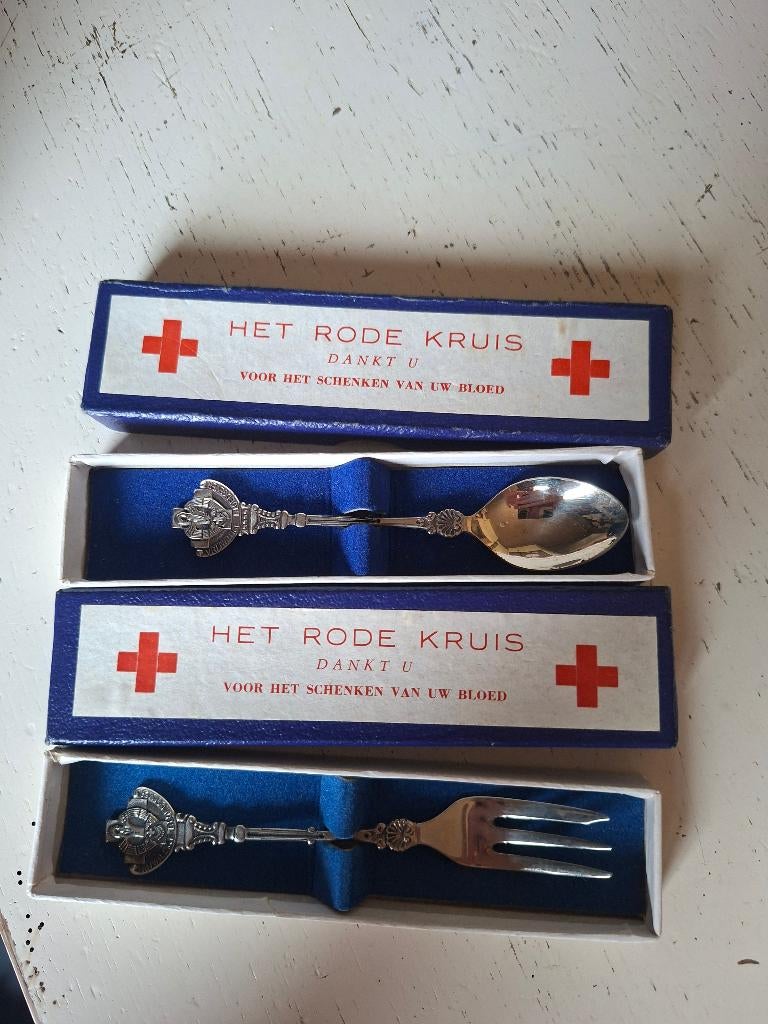 Rode Kruis Vintage bloeddonors bestek in originele doos., Verzamelen, Ophalen of Verzenden, Zo goed als nieuw, Bestek, Verzilverd