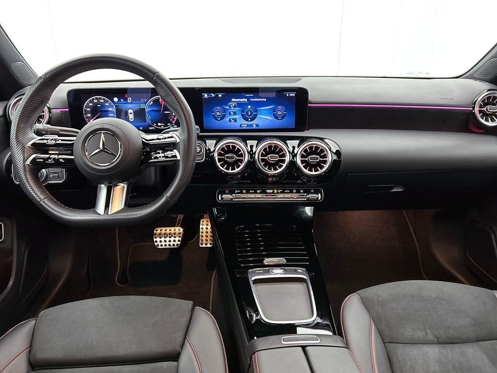 Mercedes-Benz A-klasse 250 e Hatchback AMG Line | Verwarmde, Auto's, 4 deurs, Stof, Gebruikt, Euro 6