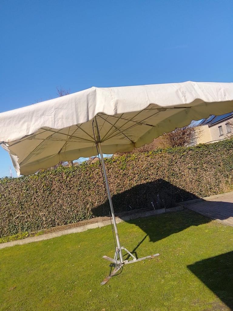 Markt parasol, Ophalen, Zo goed als nieuw