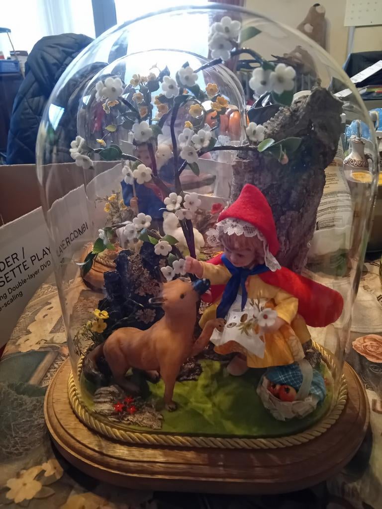 Glazen stolp Clarissen met wassen beeld, Ophalen