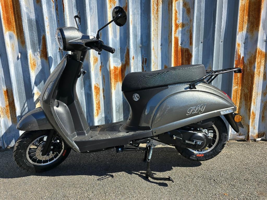 Fly Retro Scooter --A of B klasse!! | Topdeal !, Fietsen en Brommers, Ophalen of Verzenden, Fly