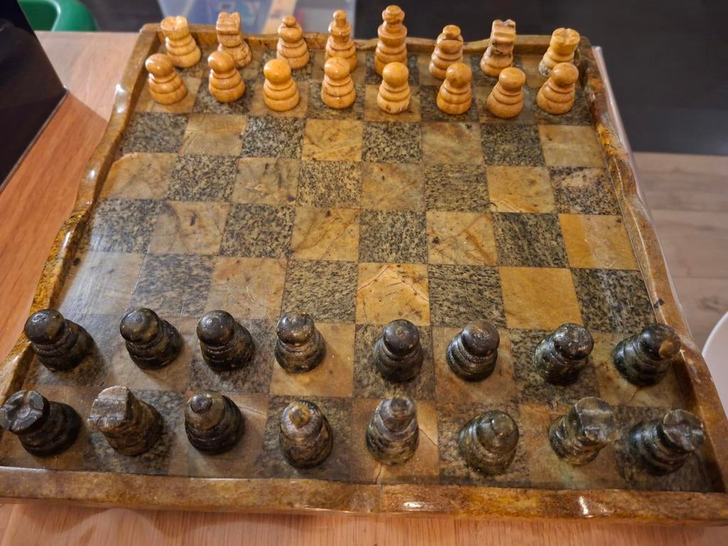 Granieten schaakspel en dambord, Ophalen