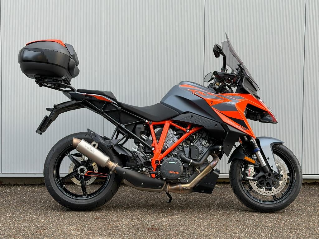 KTM 1290 SuperDuke GT / Tech-Pack / Handverw. /2025 - 9500km, 2 cilinders, Motorrijbewijs A, Handvatverwarming, Bedrijf