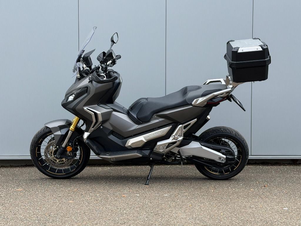 Honda X-ADV/Boîtier supérieur / Sans clé / 2018 - 14800 km, Motos, Permis Moto A, Scooter, Entreprise, Plus de 35 kW