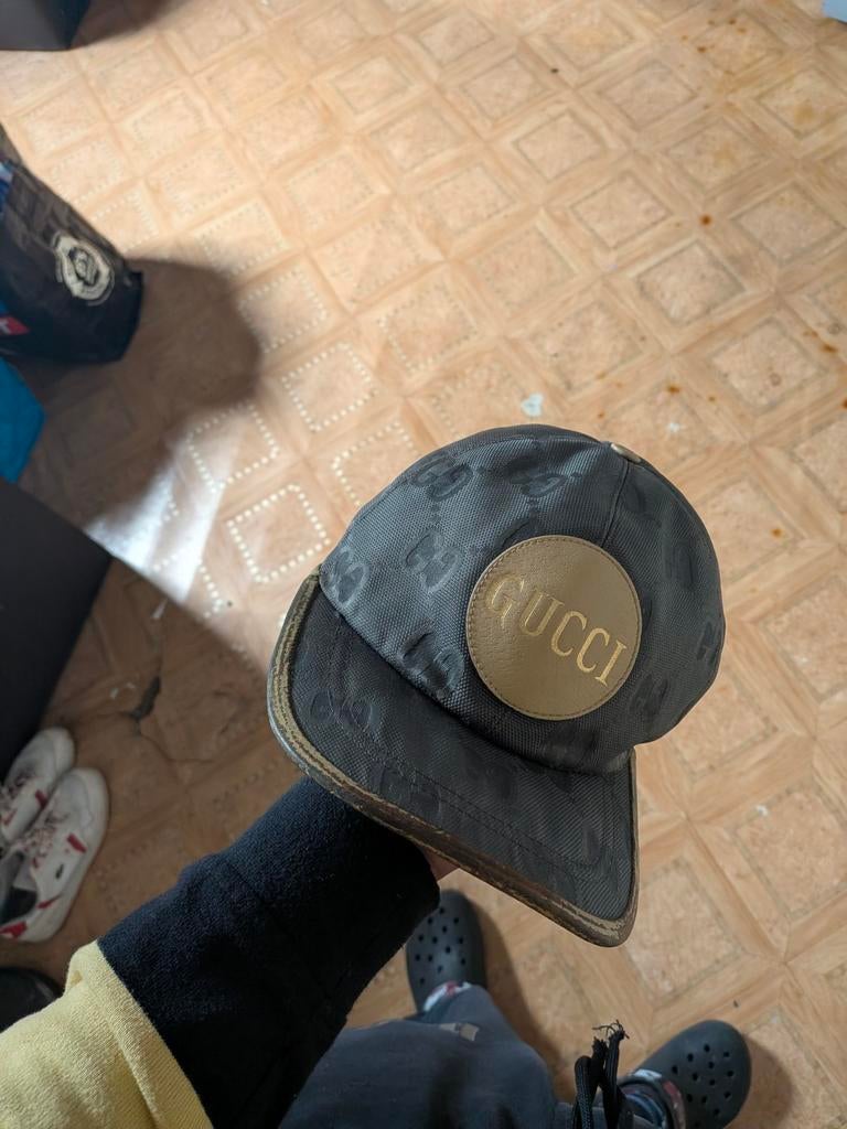 Casquette Gucci, Enlèvement ou Envoi, Casquette