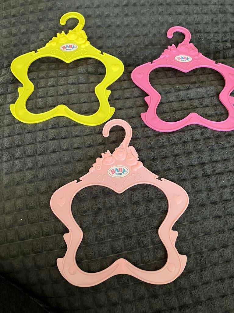 3 cintres baby born zapf creation pour poupée, Enfants & Bébés, Jouets | Poupées, Enlèvement ou Envoi, Comme neuf