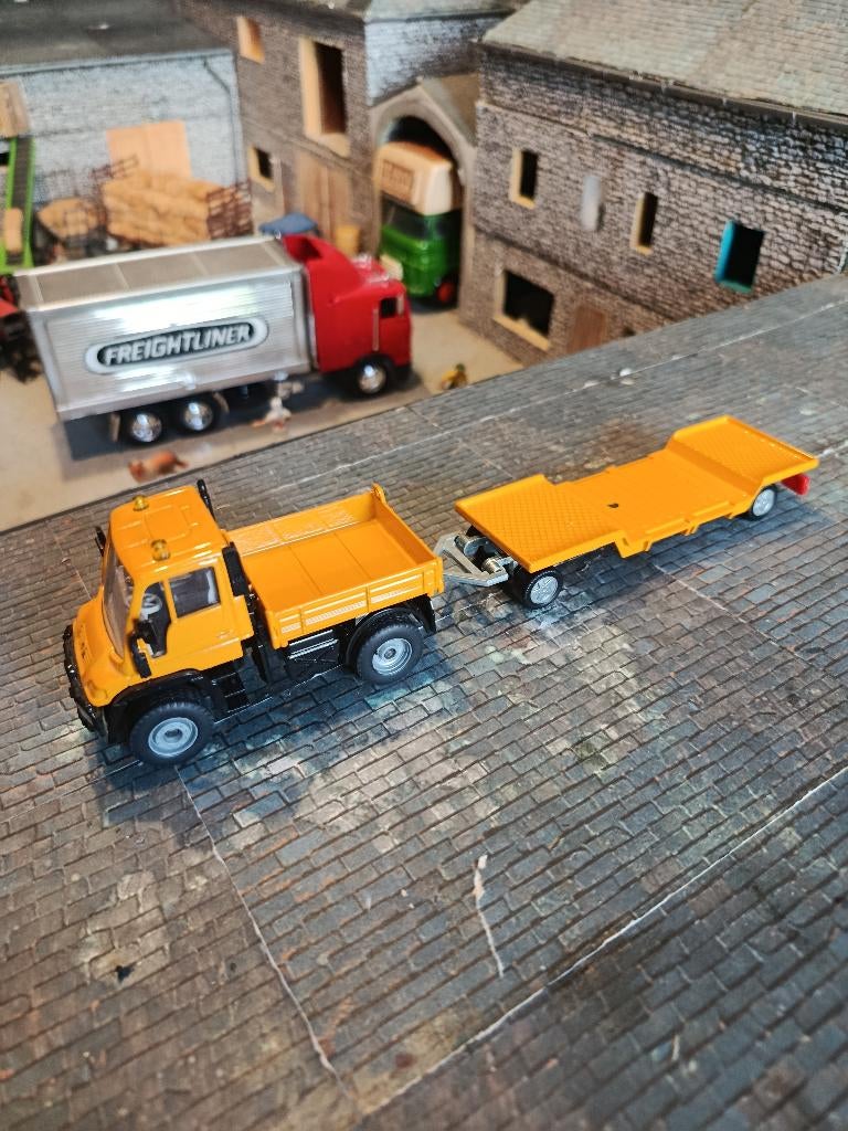 Unimog MB + Siku 1:50 aanhangwagen, Hobby en Vrije tijd, Modelauto's | 1:32, Ophalen of Verzenden, Zo goed als nieuw, Tractor of Landbouw