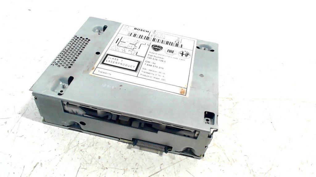 Radio Fiat 500, Autos : Divers, Autoradios, Enlèvement ou Envoi, Van der Ven Autorecycling B.V., Onderdelen@venauto.nl, Ettenseweg 76, 4706 PB Roosendaal, The Netherlands