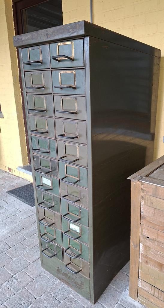 Commode vintage en métal au look industriel rétro - 22 tiroi, 5 tiroirs ou plus, Utilisé, 50 à 100 cm, 75 cm ou plus