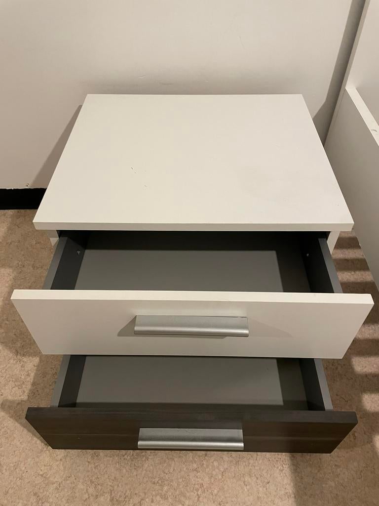 Lit sommier - Garde robe - Table de nuit - Petite table, Maison & Meubles, Chambre à coucher | Tables de chevet, Enlèvement, Utilisé