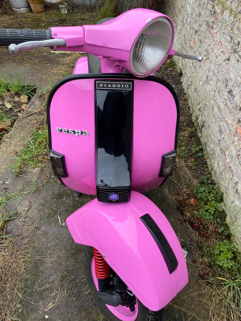 Vespa P200E à vendre avec papier, Fietsen en Brommers, Scooters | Vespa, Ophalen, Zo goed als nieuw