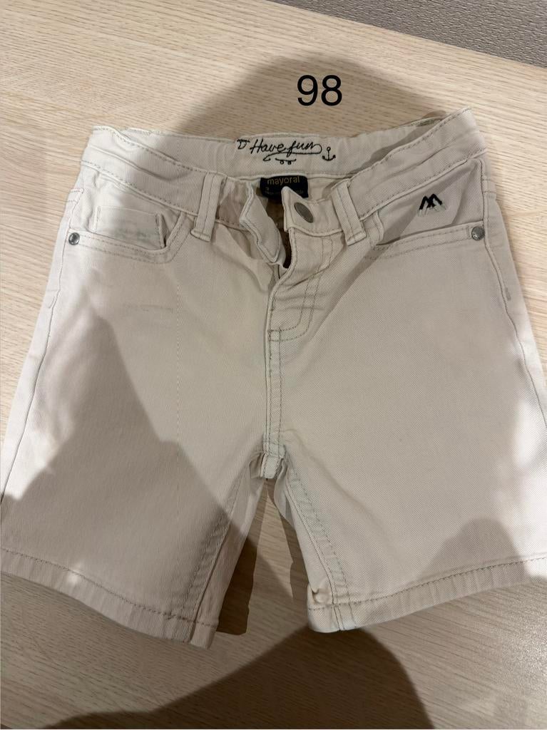 Beige bleek shortje maat 98 mayoral, Ophalen