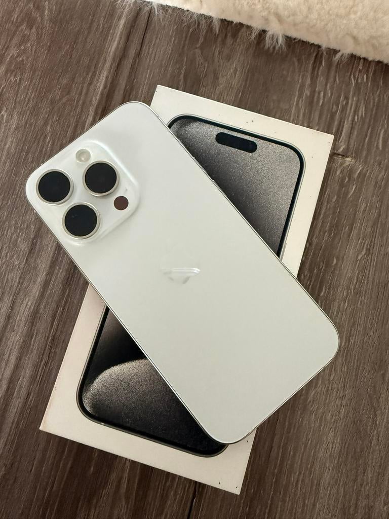 Iphone 16 pro max en apple watch ( lees zoekertje ), Télécoms, Téléphonie mobile | Apple iPhone, 256 GB, 97 %, IPhone 16 Pro Max