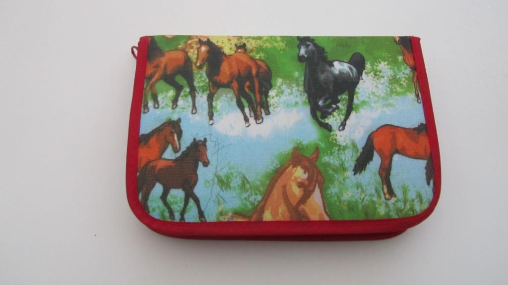 Pennenzak met paarden gevuld, Ophalen of Verzenden, Zo goed als nieuw