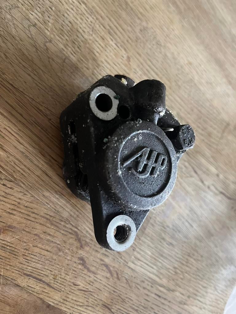 Etrier de frein avant AJP noir Derbi, Enlèvement ou Envoi