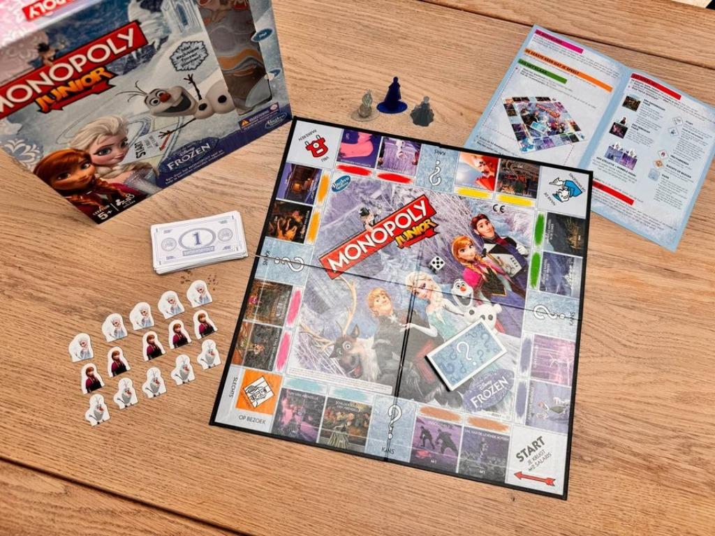 Monopoly junior in goede staat Frozen, Hobby en Vrije tijd, Gezelschapsspellen | Bordspellen, Drie of vier spelers, Ophalen of Verzenden