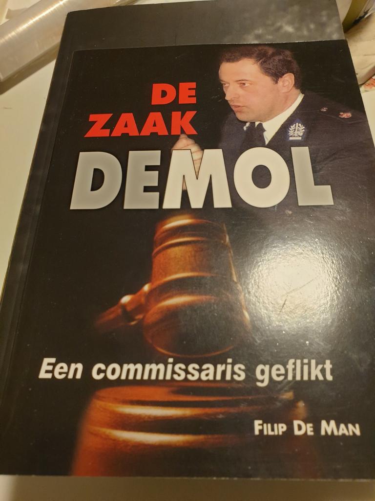 Filip De Man - De zaak Demol. Een commissaris geflikt, Enlèvement ou Envoi, Comme neuf, F. de Man