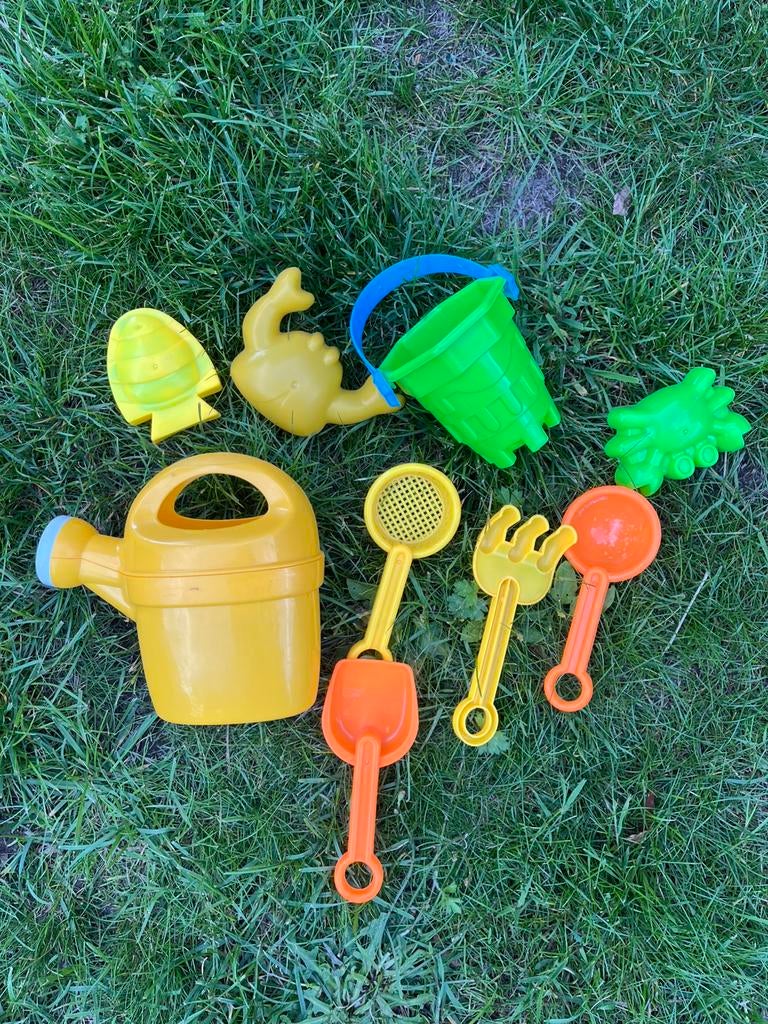 Klein zand speelgoed, Ophalen