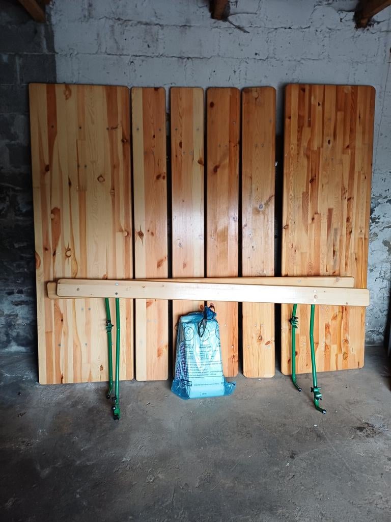 2 tables de brasseur,  4 bancs ...