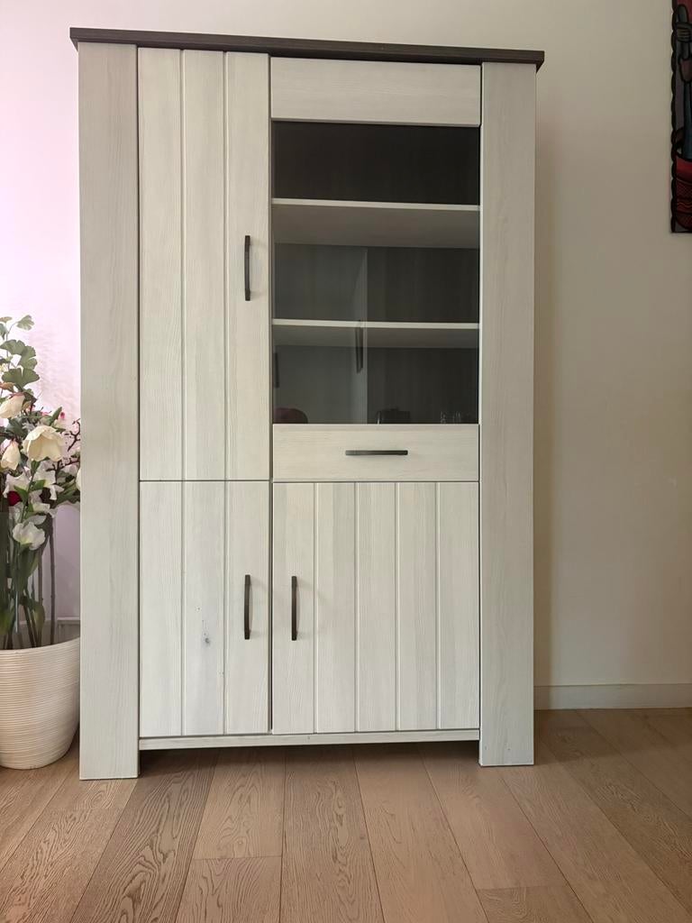 Vitrinekast/ buffetkast in hout materiaal, Ophalen, Glas, Zo goed als nieuw, Modern