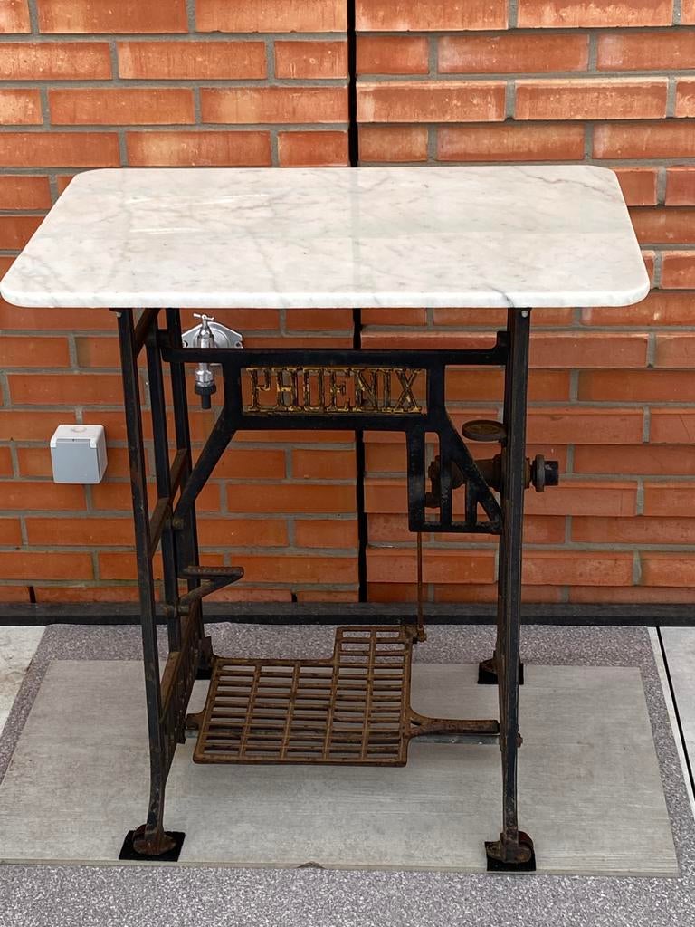 Ancienne table de machine à coudre, Enlèvement