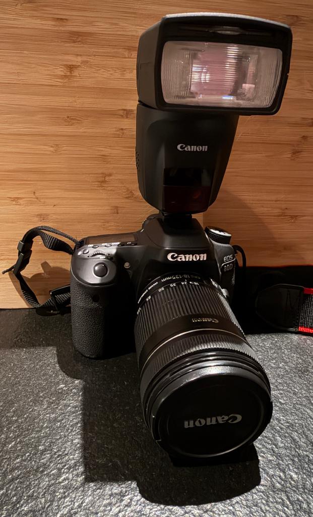 Canon EOS 80D + Canon EF-S 18-135mm + Canon flitser, Enlèvement, Utilisé, Reflex miroir, Canon
