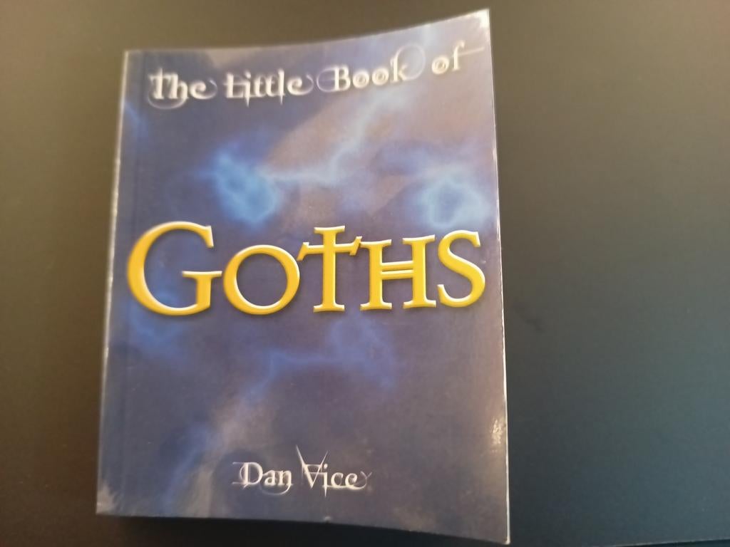The Little Book of Goth, Ophalen of Verzenden, Zo goed als nieuw